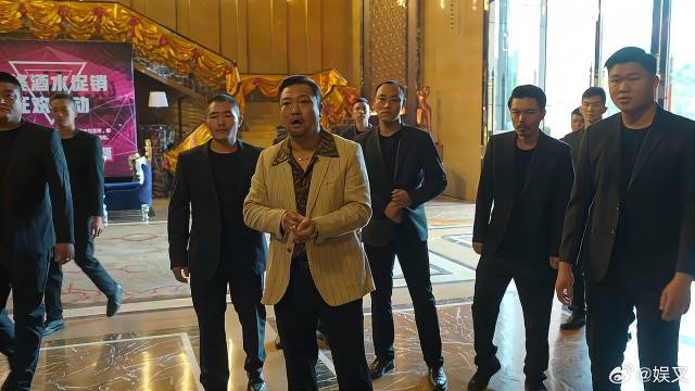 警察调查白金瀚 徐江气得要收拾警察，不料一见到本人怂了
