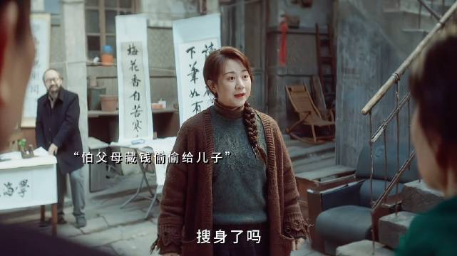 学生捡瓶子遭嘲笑引关注