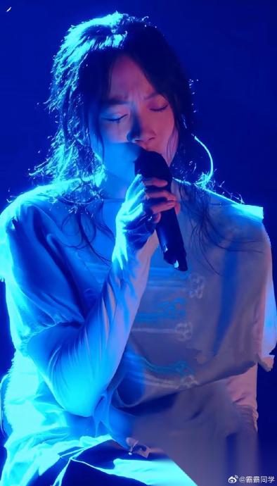 窦靖童在《歌手2026》的演唱如何神似王菲和窦唯？