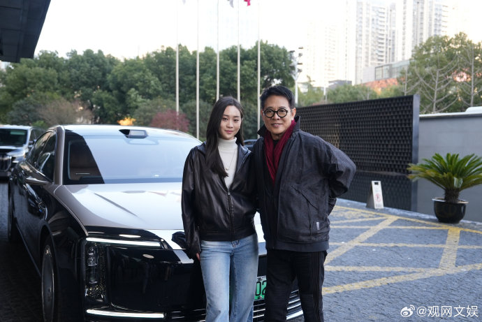 李连杰的女儿们是否曾因父亲的明星身份而受到特殊的关注或困扰？