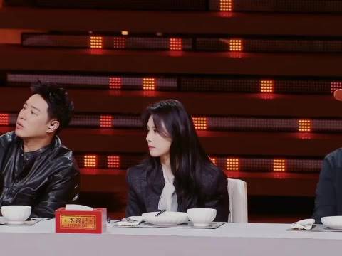刘涛持续投喂高叶展现姐妹情