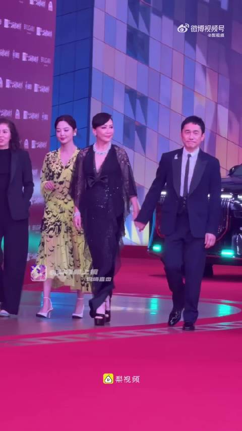 梁朝伟演技很好，实绩能打，喜欢看他的《色戒》《东成西就》和《花样年华》