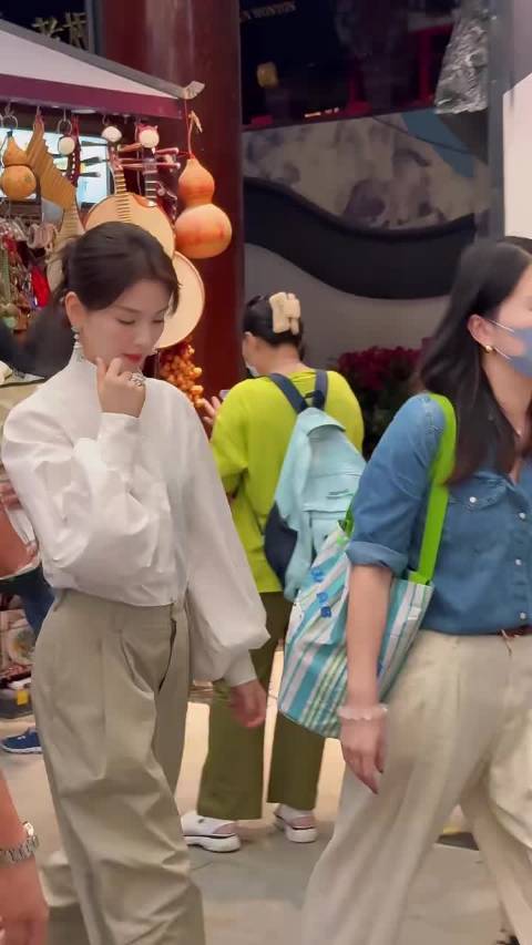 刘涛简单的穿搭就超有气质