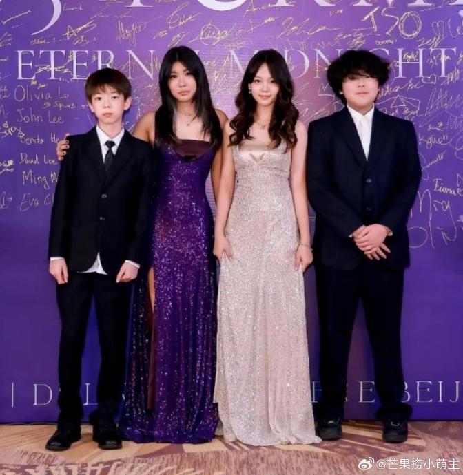 12岁嗯哼近照帅翻天！身高直追170cm，网友：这才是养成系的快乐