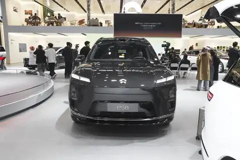 全新蔚来ES8：900V+换电，全铝底盘+续航635km，冬日出行无忧