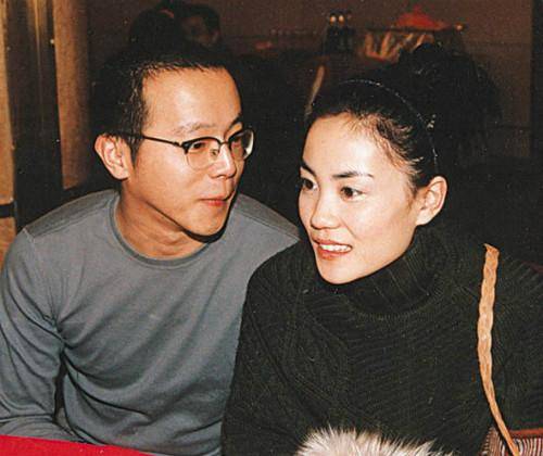 有意思！网红晒明星合照王菲李嫣在列，窦靖童坐在周迅李亚鹏中间