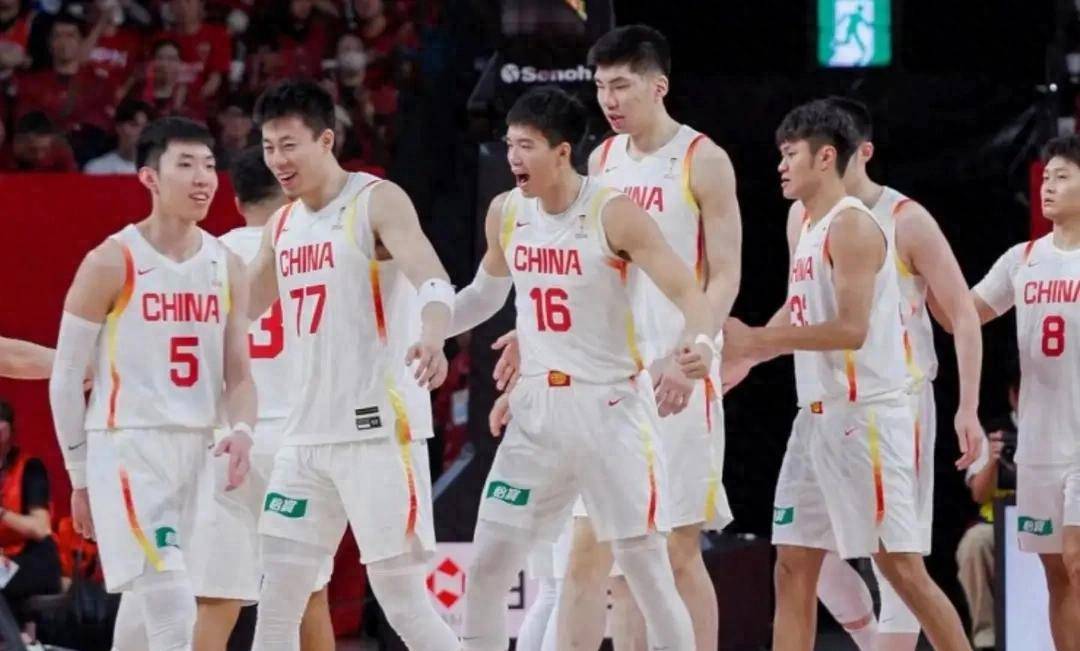 6.5日:破案了!男篮险胜难掩1人低迷,崔永熙7中1仅得4分首发位置恐不保_先生_王俊杰_样子