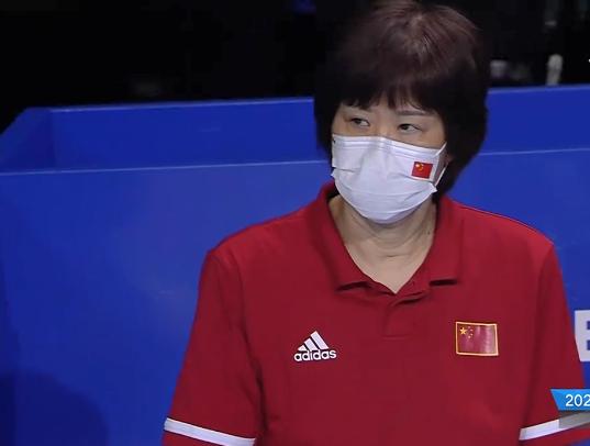 朱婷轮休张常宁8分扛大旗,郎平关键暂停奏效,26比24拿下第一局