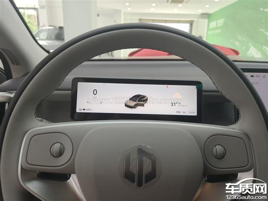 零跑B01屏幕歪 续航虚标 氛围灯遮挡后视镜
