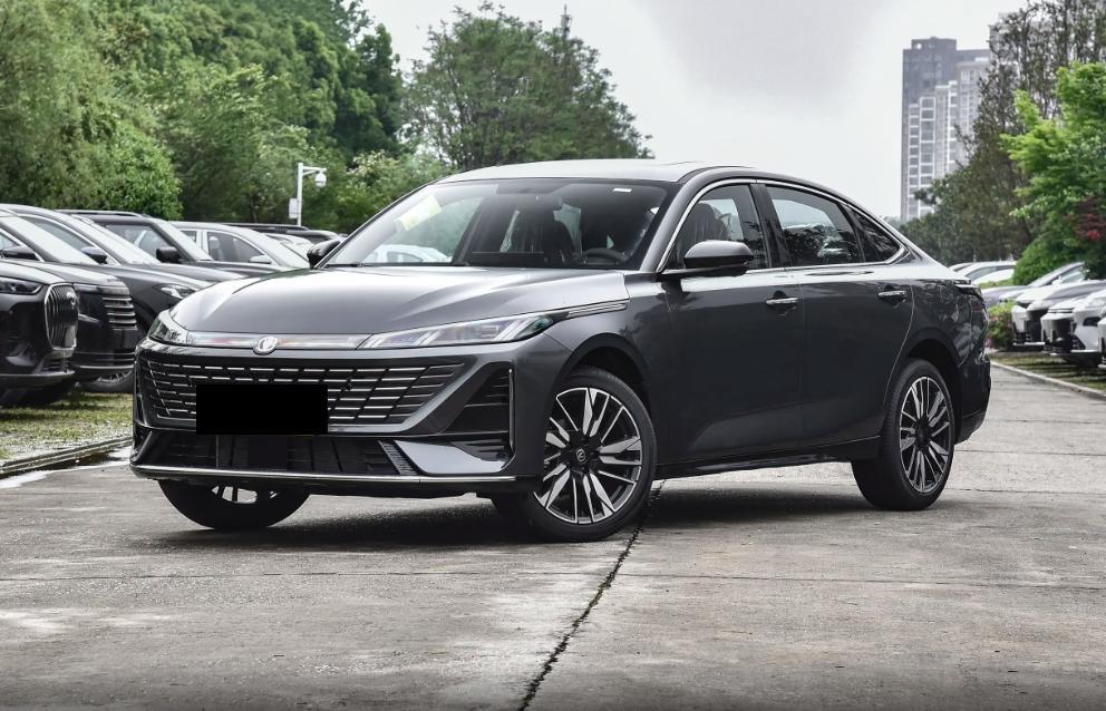 长安逸动HEV上市，7万级混动轿车油耗低至3.8L，比秦PLUS还便宜