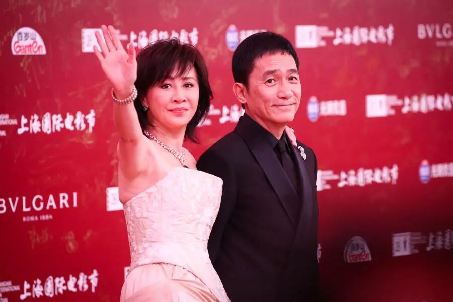 梁朝伟刘嘉玲现身上海电影节,两人相爱38年未育子女
