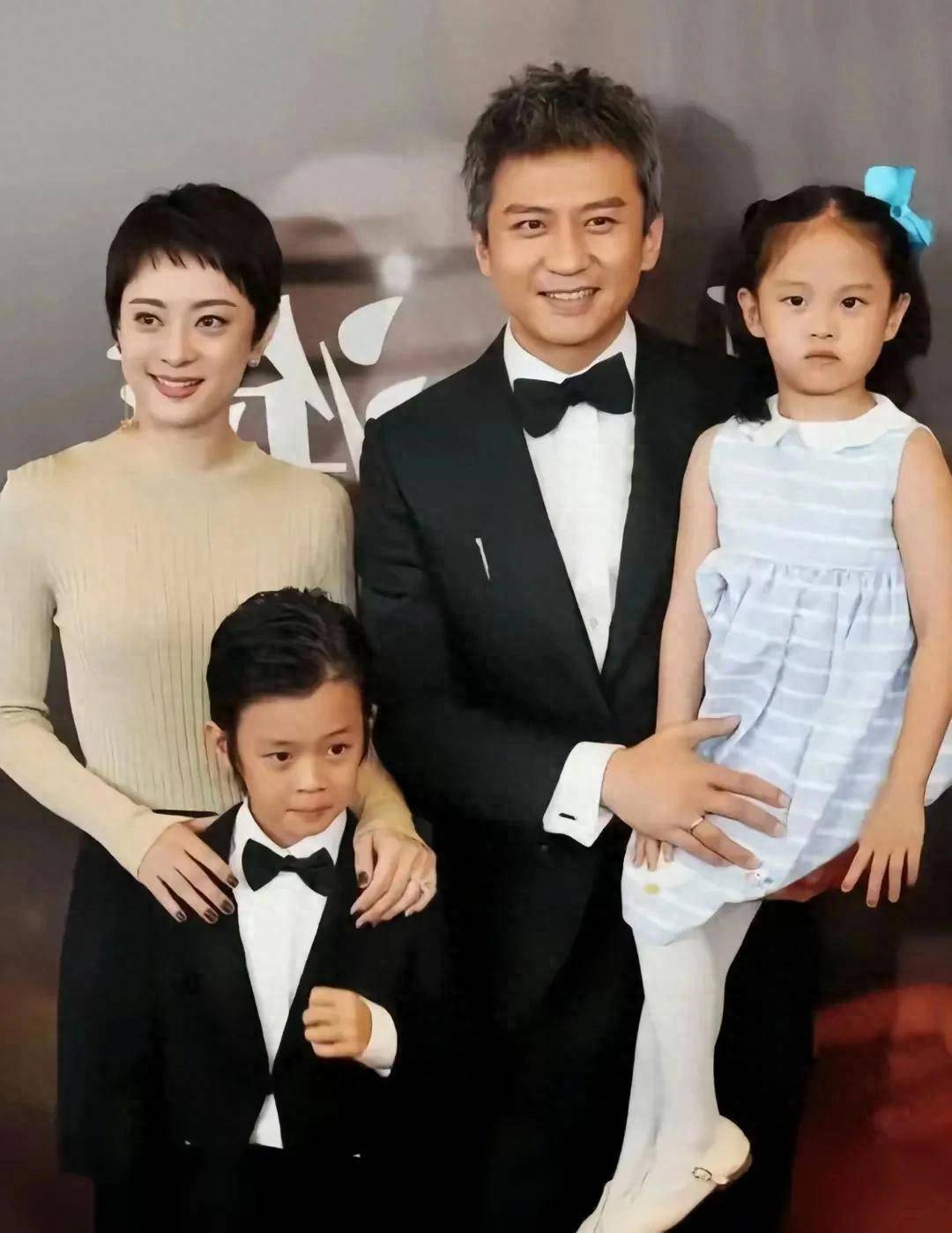 20对明星夫妻全家福照片，孙俪女儿是邓超翻版，陈建斌蒋勤勤好甜_生活_家庭_孩子