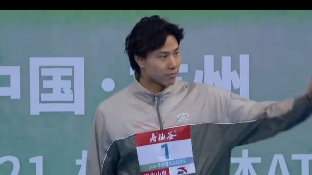 泳池颜值天花板，三位选手三种截然不同的帅气，一池竞速，三甲闪耀