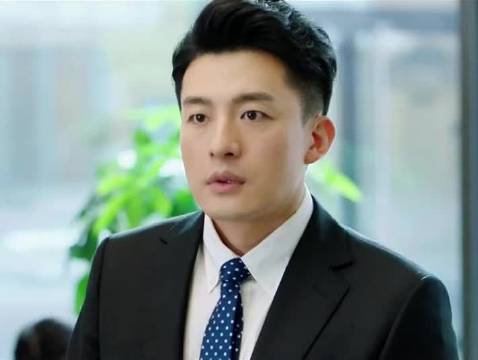 门童遇董事长暗访获赏识，逆袭人生