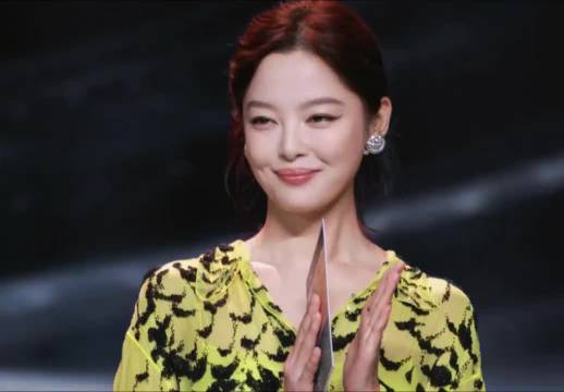 辛芷蕾40岁获威尼斯最佳女演员，从龙套到国际奖项的逆袭