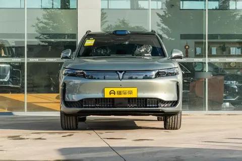 满配华系增程SUV，一步到位!体验岚图FREE+乾昆版
