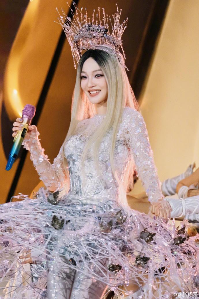 星光岛丨七万人散场之后:青岛演唱会之夜的“留客”答卷