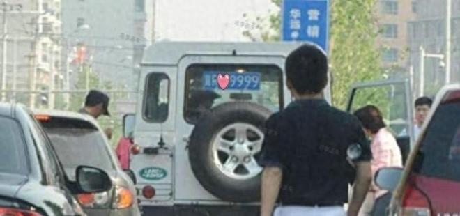 葛优75万的路虎，还是手动挡，做保养自己去，演员开这车的可不多