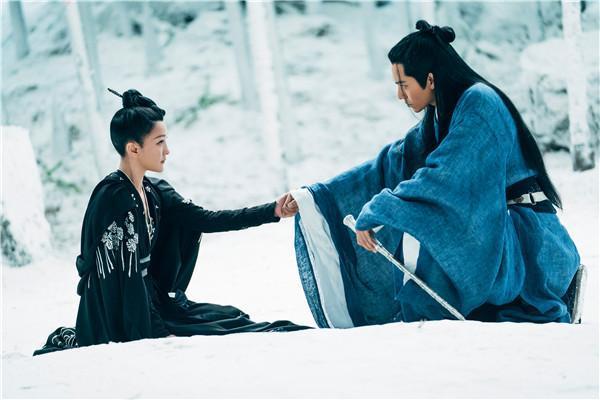 《侍神令》花絮，陈坤周迅片场互扮鬼脸，网友：友谊羡煞旁人