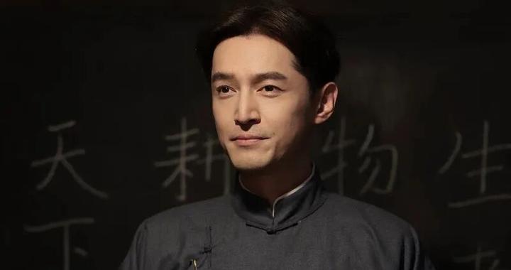 升级《琅琊榜》《伪装者》表演技能，胡歌《抓特务》完美诠释“克制即是张力”精髓