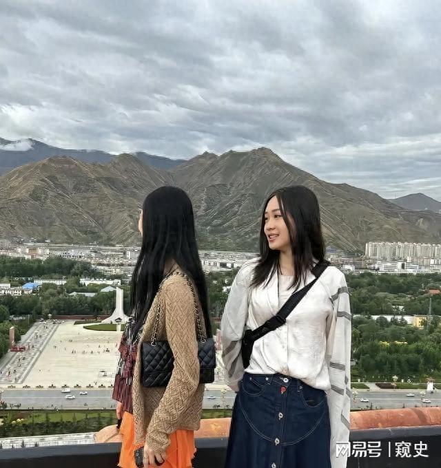 同是李连杰的基因，前妻黄秋燕的女儿和利智的女儿，差距格外明显