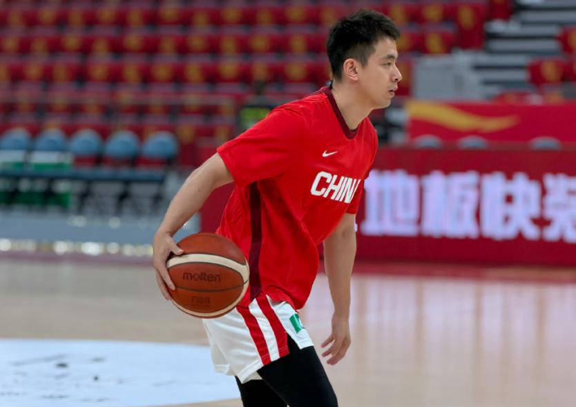 中国男篮险胜澳大利亚，王俊杰再创佳绩
