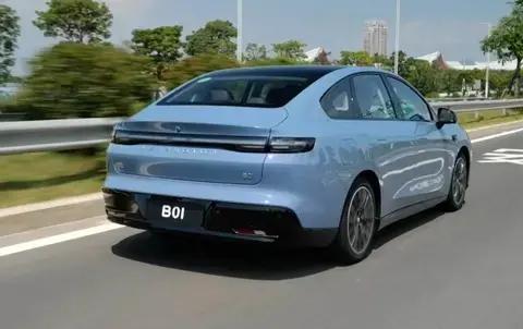 重塑价值标杆:深度体验零跑B01，一款为务实家庭而来的纯电轿跑