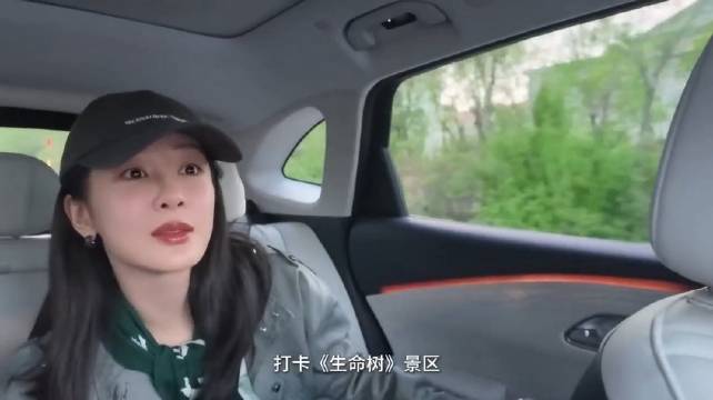 就喜欢看杨紫本人真实听到夸夸的声音哈哈
