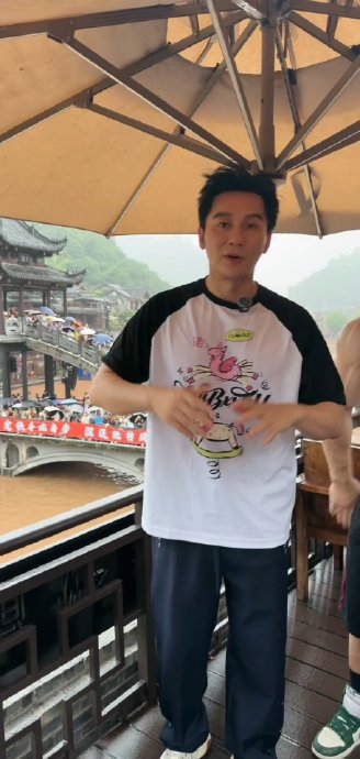李晨是如何为湖南湘西凤凰古城的旅游打call的？