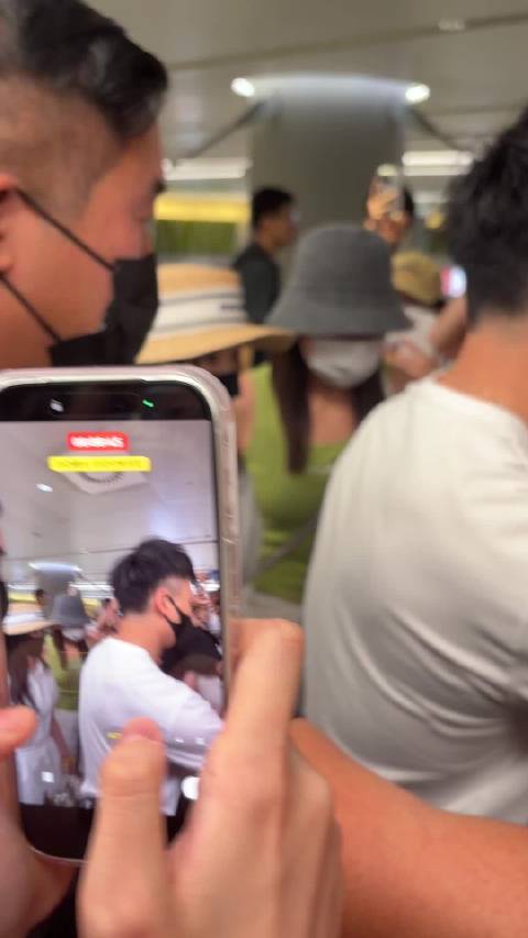 刘浩存现身引围观，粉丝热情高涨