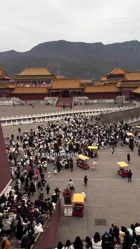 开始以为是剧组在拍攻城，后来才知道是成毅杀青！