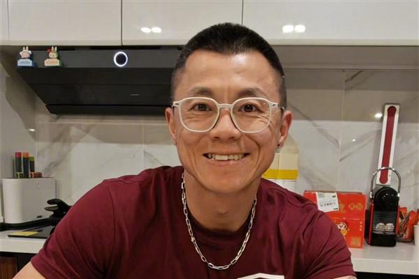 时隔半年陈震复更:明天开始更新出差视频_ZAKER新闻