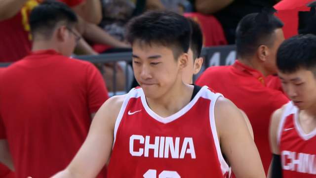 中国男篮胜不足喜，杨瀚森7+8状态慢热，暴露2大问题缺赵继伟控场