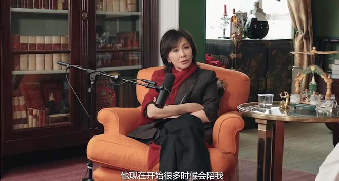 刘嘉玲对话章泽天，称因梁朝伟“社恐”，不开心很多年了