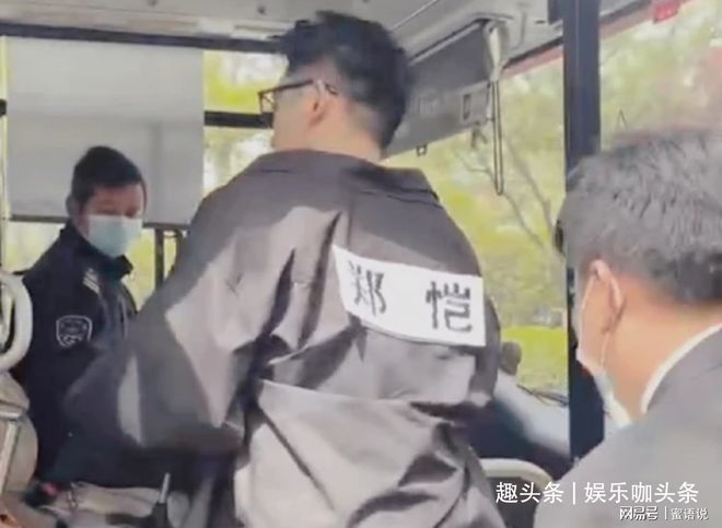 《奔跑吧》济南录制：郑恺苗苗跑男同框，蔡徐坤白衬衫耀眼