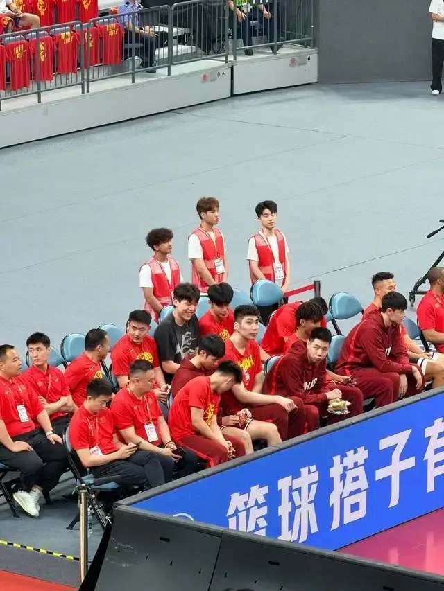世预赛12人名单呼之欲出！杨瀚森担任领军人物，王俊杰成锋线答案