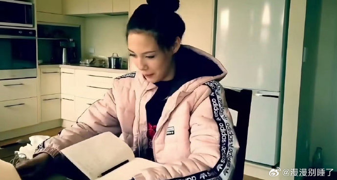 谷爱凌妈妈的沟通方式与其他普通妈妈有何不同？