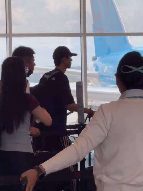 李现现身亚特兰大机场，头等舱优先登机