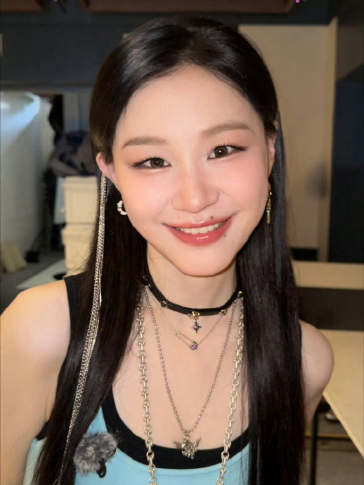 金靖瘦后撞脸沈佳润，网友吵翻了
