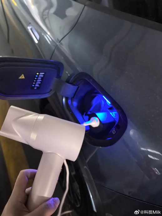除了露营，极狐T1的外放电功能在家庭应急时还有哪些用途？