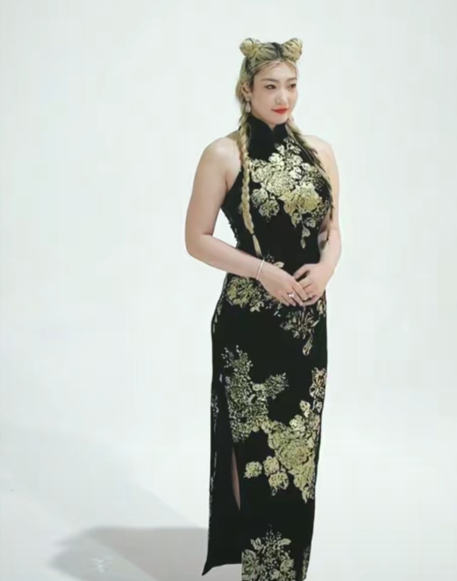 李梦拍摄新联赛定妆照，漂亮又有力量，向世界展示东方女性魅力
