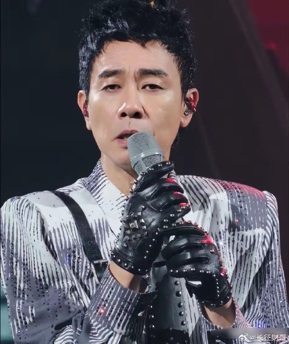 陈小春北京巡演首场舞台问题具体是哪些？