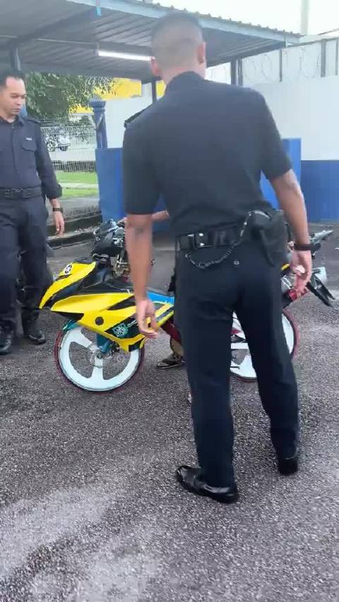 终于看到单车变摩托了