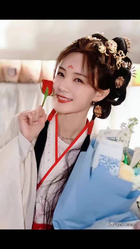李一桐白鹿同脸不同命，8年18部女主豆瓣均分不足6