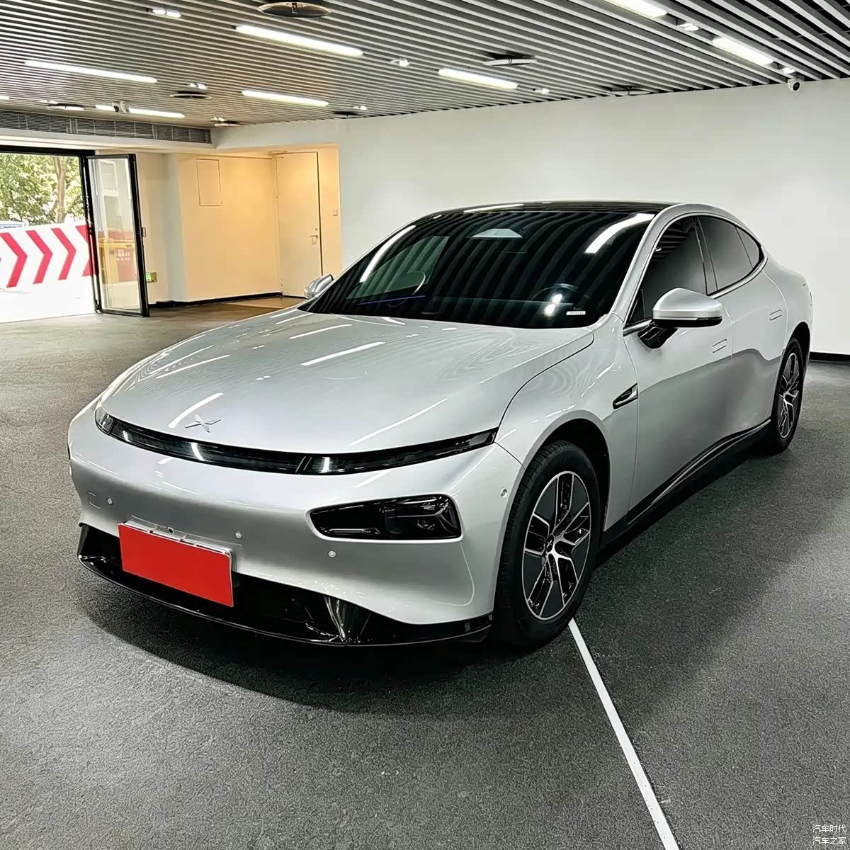 12.38万拿下小鹏P7,长续航纯电轿跑,智能通勤代步优选