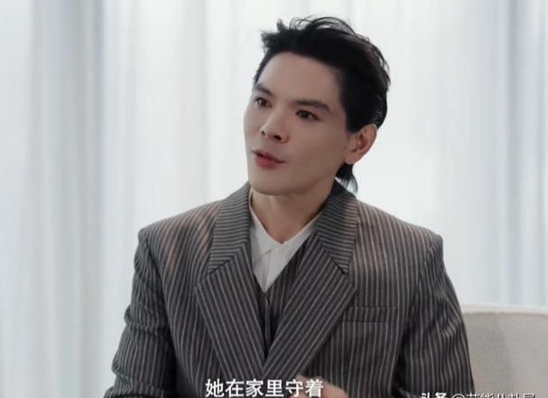 向太砸了数亿捧了半生都没红的向佐，一次采访推上了顶峰