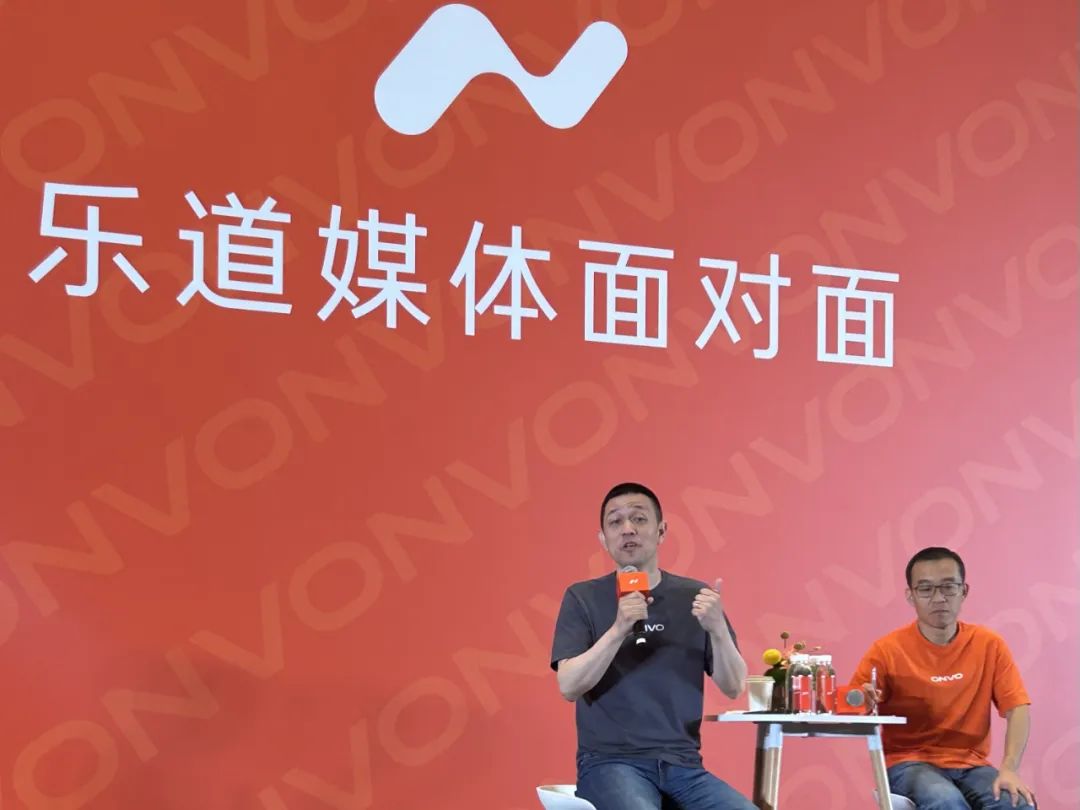 端着米其林大餐，李斌走向县城