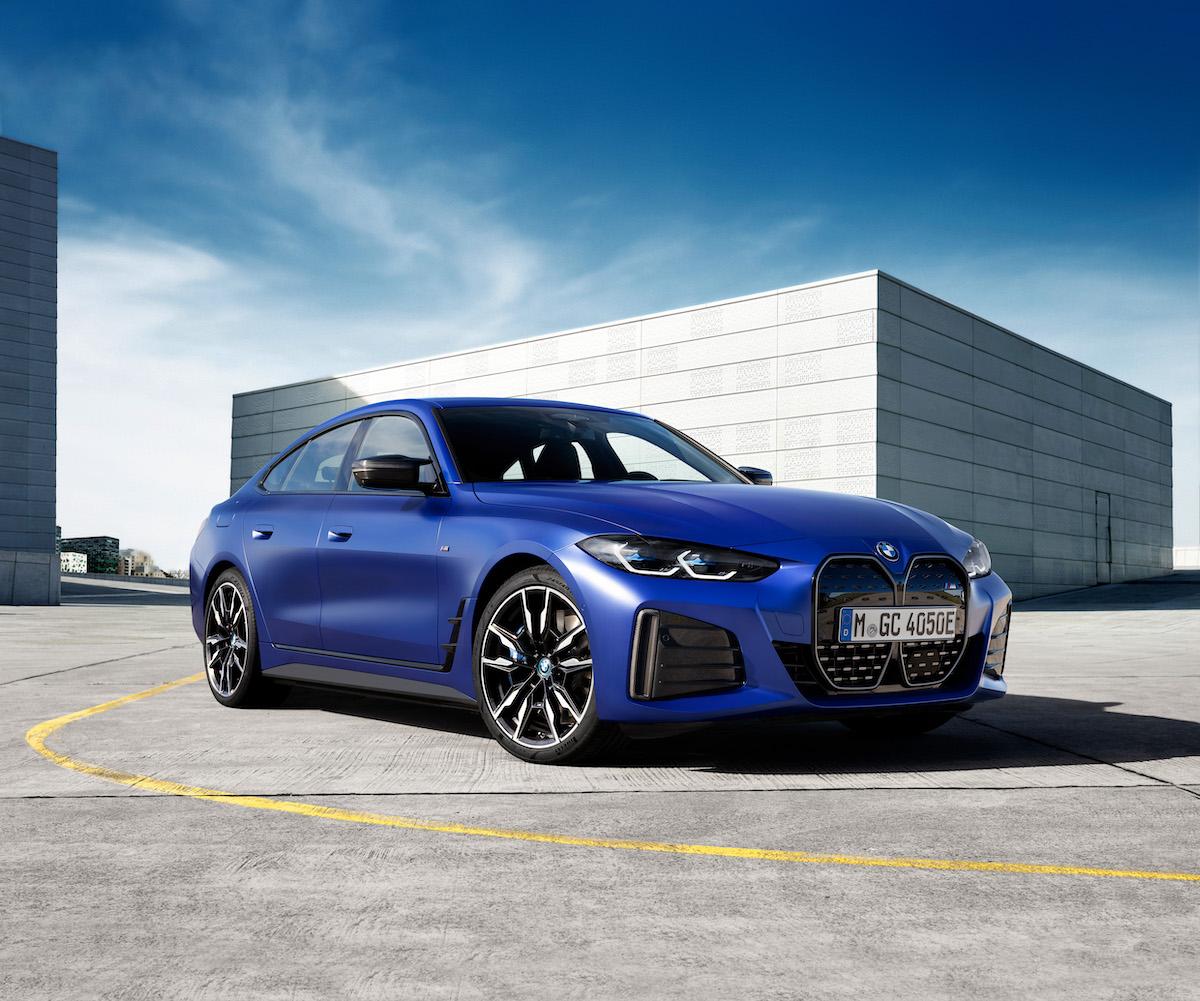 试驾BMW i4 M50原型车：不是我狂傲，这才是不讲情面的原味宝马｜歪果仁老司机