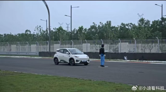 不到10万就能装激光雷达？比亚迪海鸥把城市智驾打到“地板价”