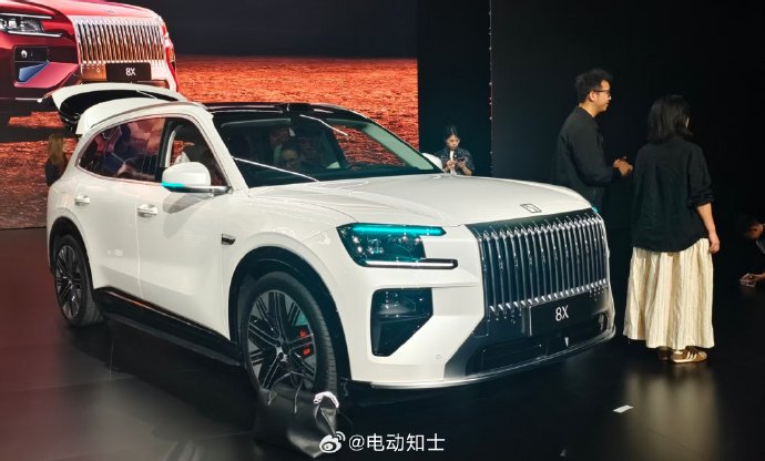 2.96秒破百！极氪8X曜影版珠峰冲冠，47万“新公路之王”半小时订单破万